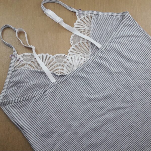 Baby Doll em Viscose Listrada Detalhe em Renda - Image 2